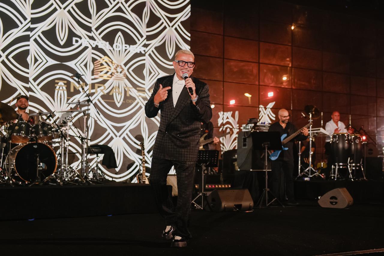 عمرو دياب يشعل ليل أبوظبي بأجمل أغانيه في حفلة خاصة 4 1762421656 638 عمرو دياب يشعل ليل أبوظبي بأجمل أغانيه في حفلة خاصة