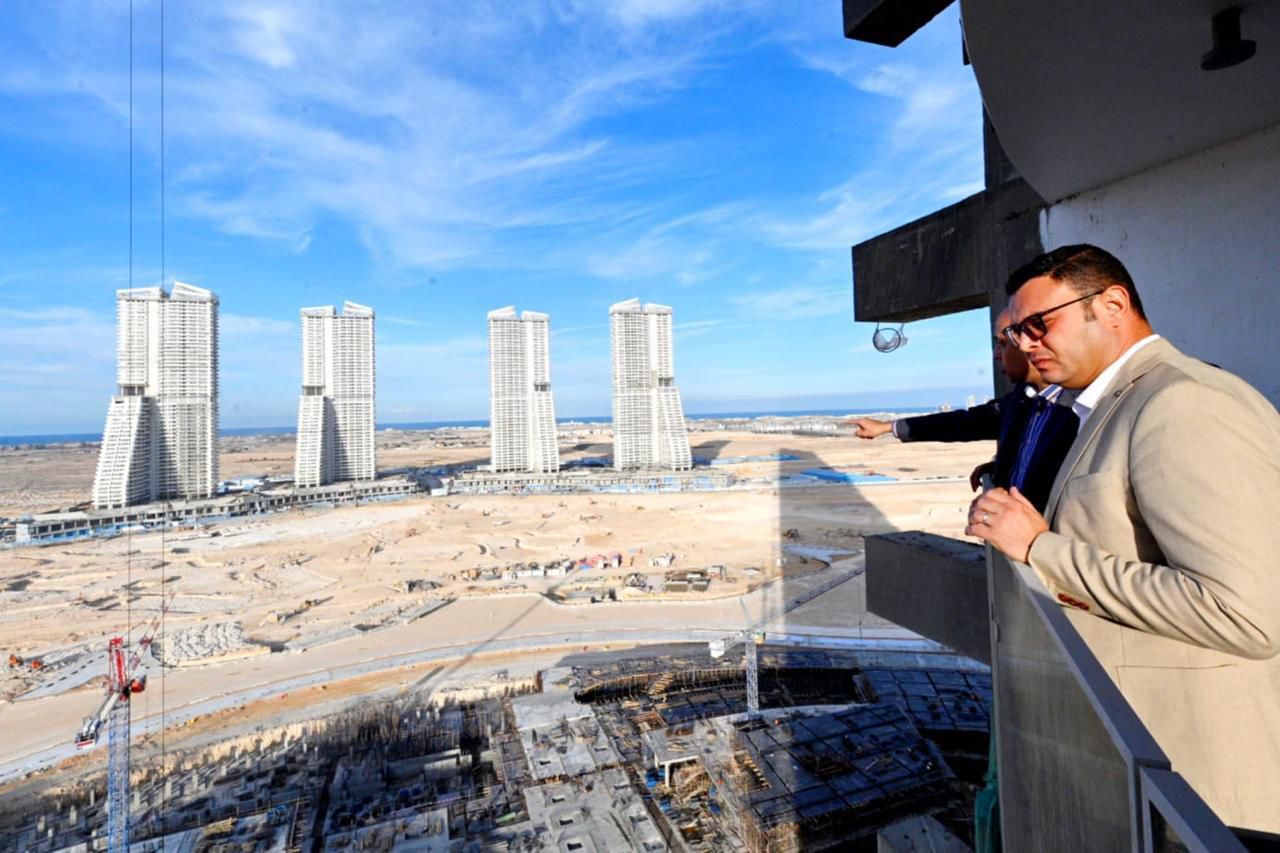 وزير الإسكان بيتابع تنفيذ أبراج الداون تاون وكوبري C19 في مدينة العلمين الجديدة 3 صورة لكوبري C19