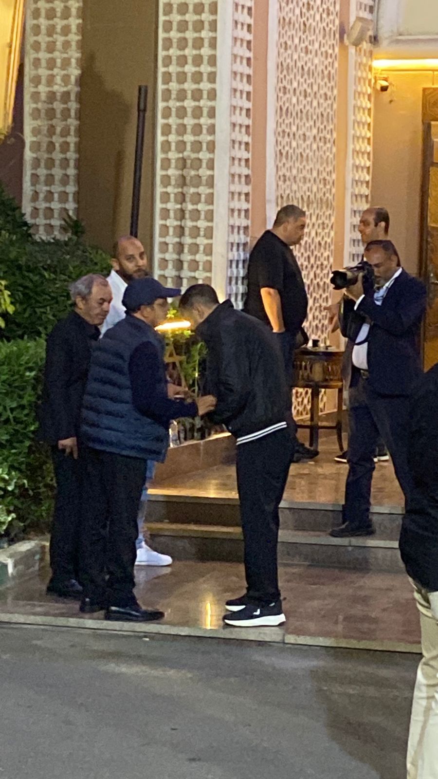 محمد هنيدي وحمادة هلال يتألقوا في عزاء المؤلف أحمد عبدالله 4 1762624479 666 محمد هنيدي وحمادة هلال يتألقوا في عزاء المؤلف أحمد عبدالله