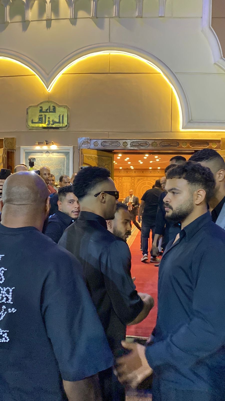 محمد رمضان يعزي في السيناريست أحمد عبد الله رغم حزنه على والده 4 1762628422 229 محمد رمضان يعزي في السيناريست أحمد عبد الله رغم حزنه