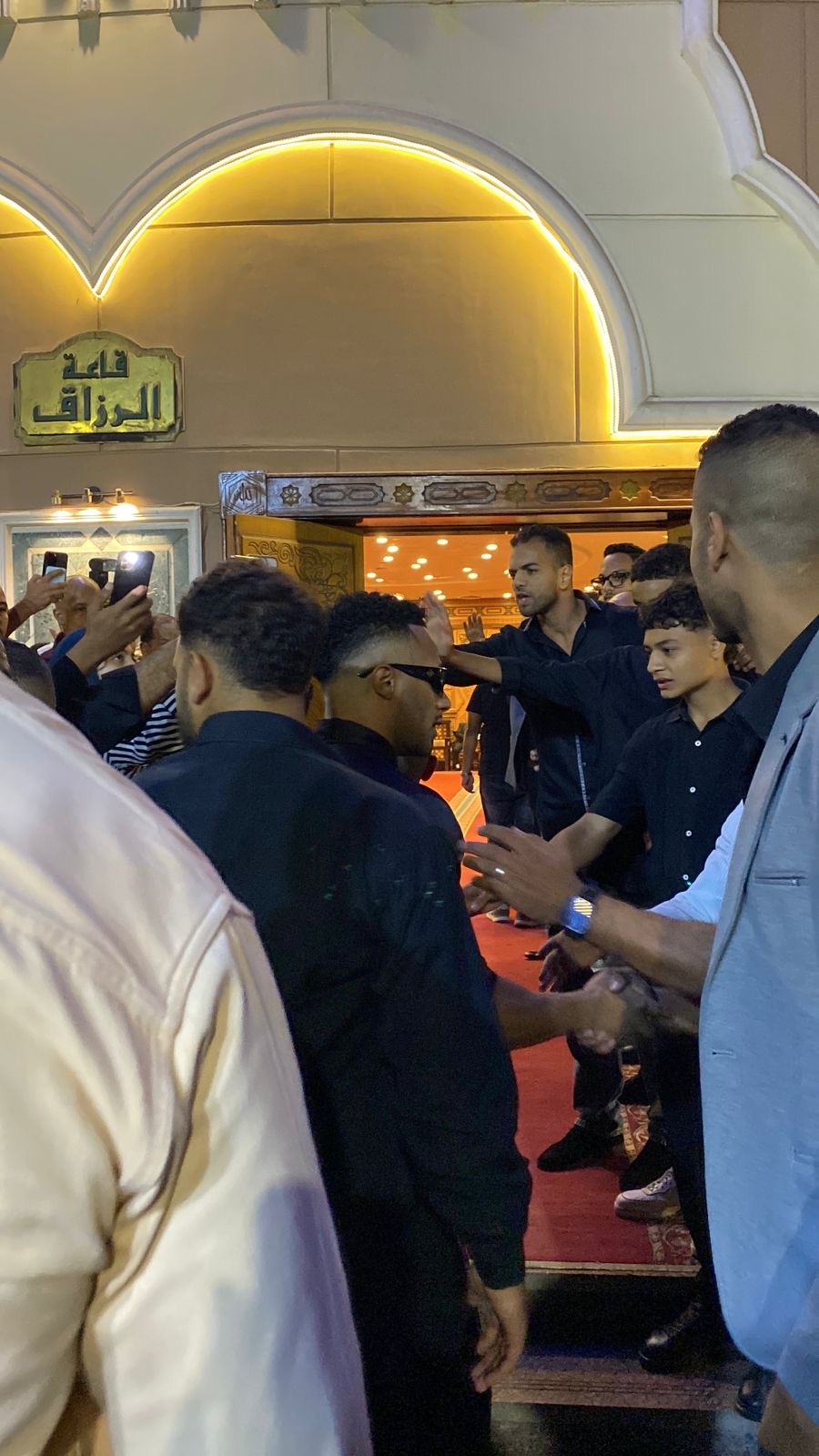 نجوم الفن محمد هنيدي وأحمد أدم ومحمد رمضان يشاركون في عزاء السيناريست أحمد عبد الله 7 1762631263 574 نجوم الفن محمد هنيدي وأحمد أدم ومحمد رمضان يشاركون في