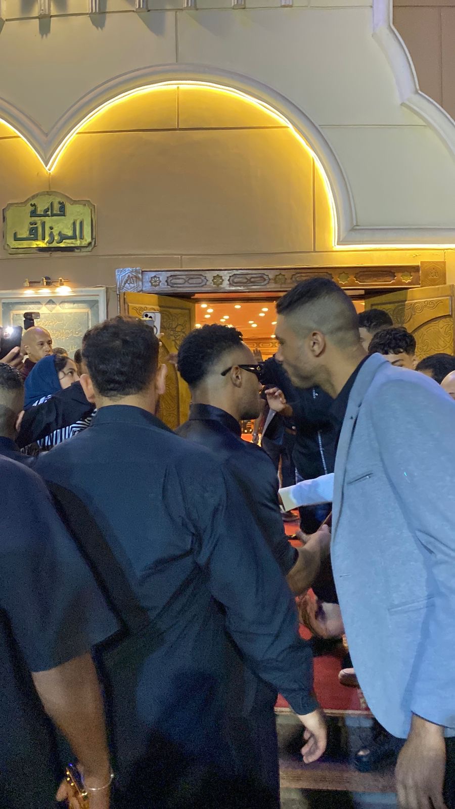 نجوم الفن محمد هنيدي وأحمد أدم ومحمد رمضان يشاركون في عزاء السيناريست أحمد عبد الله 6 1762631263 832 نجوم الفن محمد هنيدي وأحمد أدم ومحمد رمضان يشاركون في