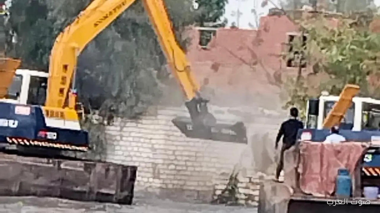 بدء تنفيذ مشروع ضبط النيل في فرع رشيد وإزالة التعديات عليه