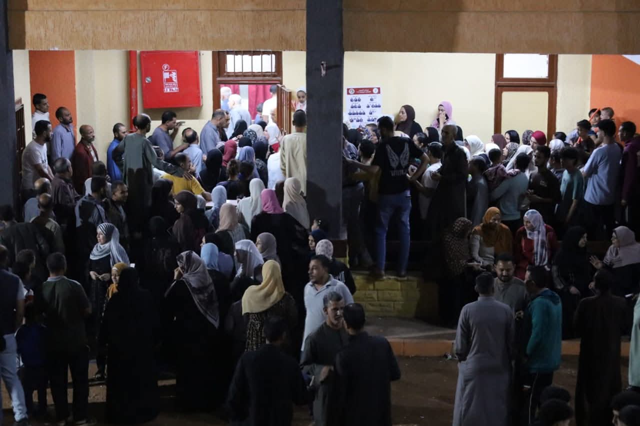قبل ساعة من غلق مراكز الاقتراع.. الناس متجهة بكثافة لمدرسة أتريس في منشأة القناطر 3 1762884945 116 قبل ساعة من غلق مراكز الاقتراع الناس متجهة بكثافة لمدرسة
