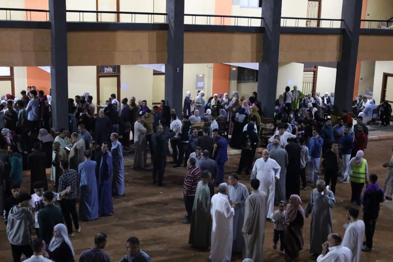 قبل ساعة من غلق مراكز الاقتراع.. الناس متجهة بكثافة لمدرسة أتريس في منشأة القناطر 4 1762884945 969 قبل ساعة من غلق مراكز الاقتراع الناس متجهة بكثافة لمدرسة