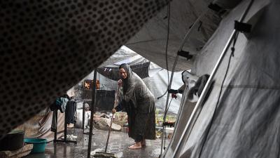 خيام النازحين في غزة بتغرق بسبب الأمطار.. والدفاع المدني يحذر من كارثة جايّة 5 1763139937 908 خيام النازحين في غزة بتغرق بسبب الأمطار والدفاع المدني يحذر