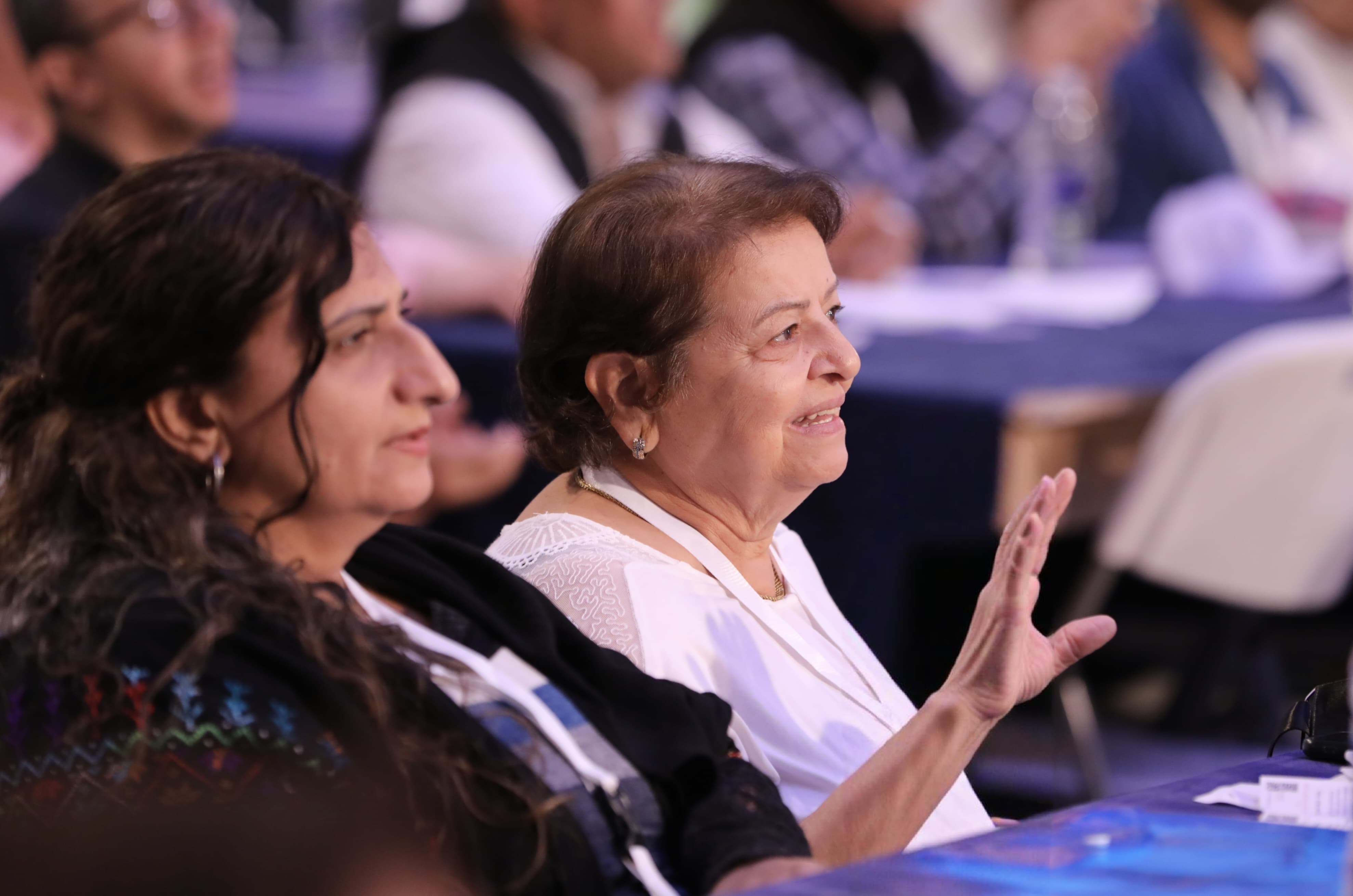 رئيس الطائفة الإنجيلية يختتم المؤتمر السنوي لرابطة الإنجيليين ويدعو لصنع السلام وحل النزاعات 5 البابا تواضروس والسفير الأرمني يناقشان علاقات الكنيسة القبطية والأرمنية الأرثوذكسية