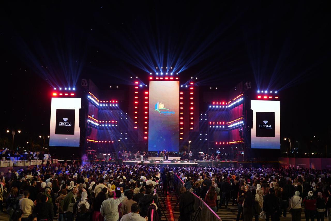 فؤش وحميد وإيهاب وهشام يشعلوا شتاء مدينتي بحضور جماهيري كبير 4 1763227661 128 فؤش وحميد وإيهاب وهشام يشعلوا شتاء مدينتي بحضور جماهيري كبير