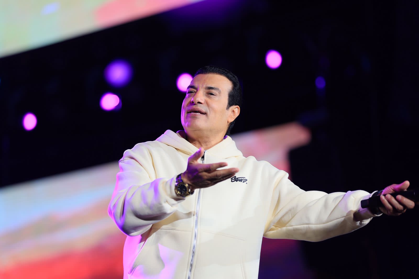 فؤش وحميد وإيهاب وهشام يشعلوا شتاء مدينتي بحضور جماهيري كبير 9 1763227661 131 فؤش وحميد وإيهاب وهشام يشعلوا شتاء مدينتي بحضور جماهيري كبير