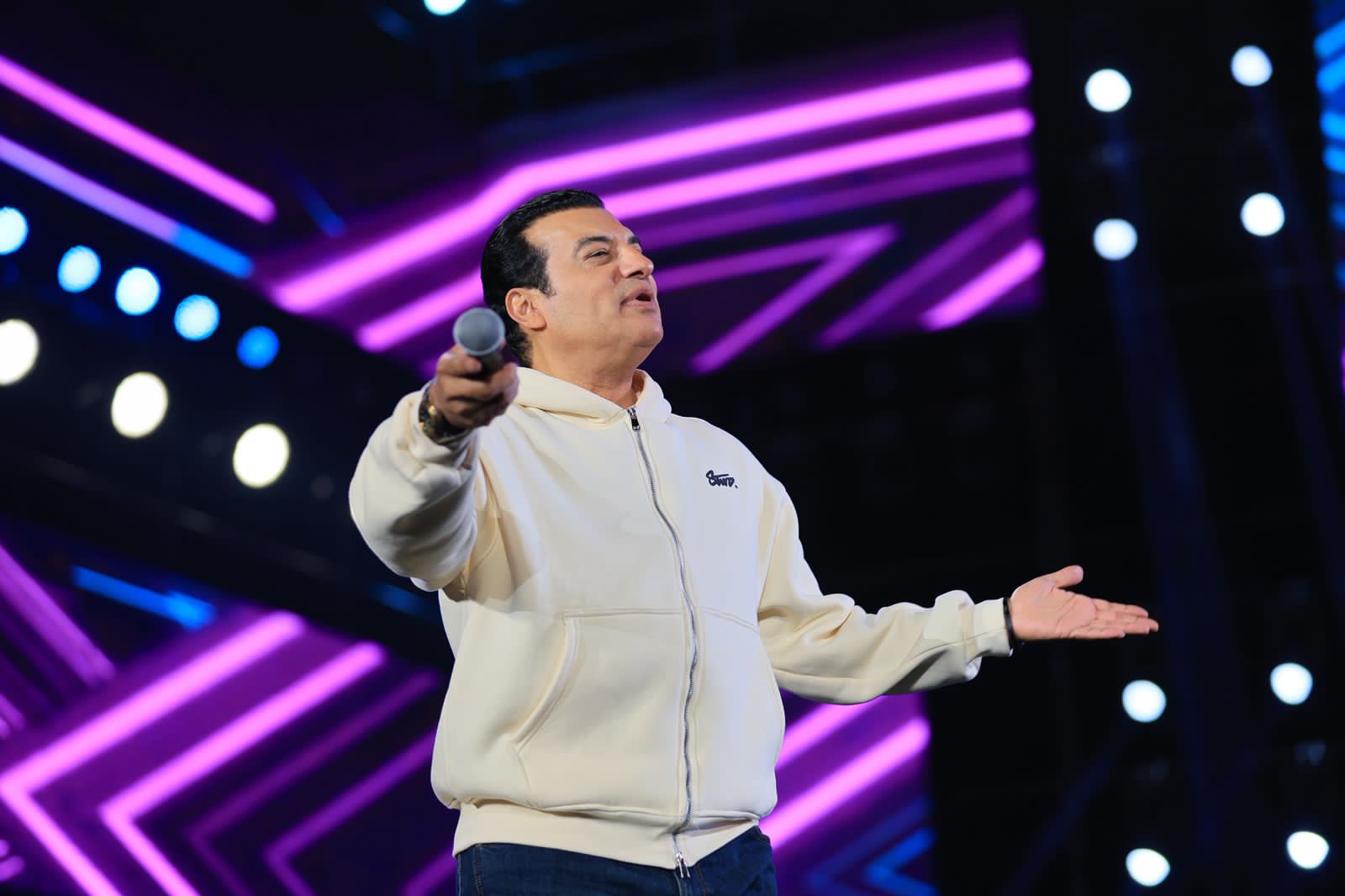 فؤش وحميد وإيهاب وهشام يشعلوا شتاء مدينتي بحضور جماهيري كبير 12 1763227661 32 فؤش وحميد وإيهاب وهشام يشعلوا شتاء مدينتي بحضور جماهيري كبير