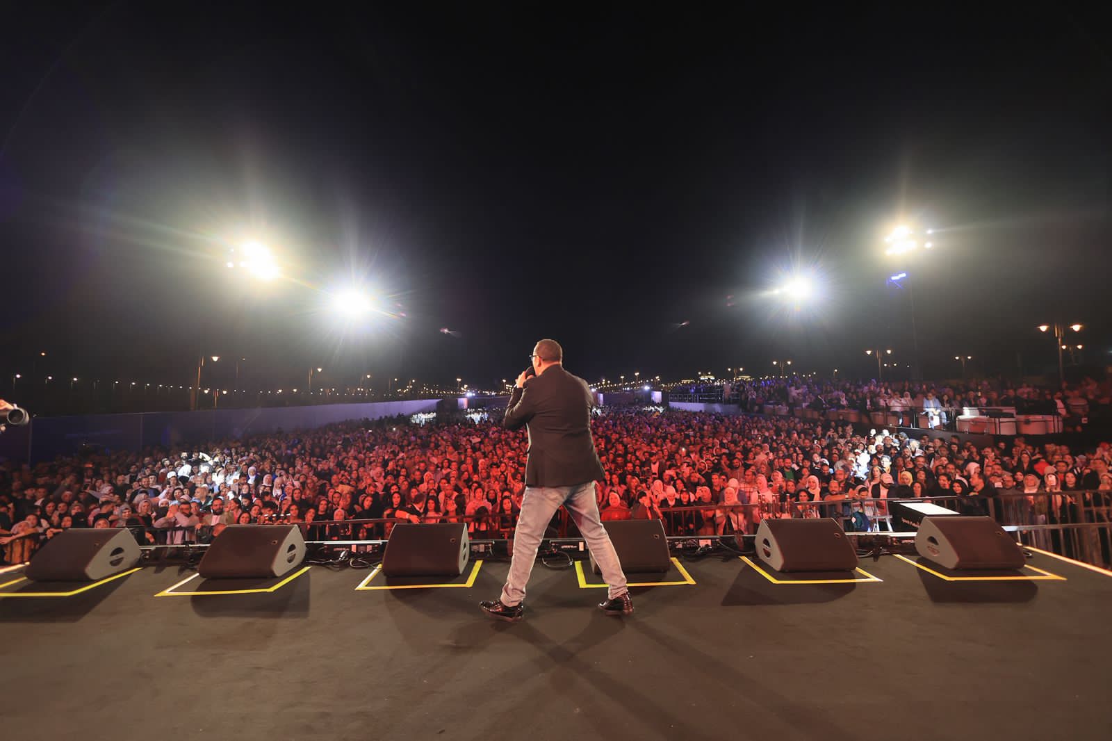 فؤش وحميد وإيهاب وهشام يشعلوا شتاء مدينتي بحضور جماهيري كبير 8 1763227661 754 فؤش وحميد وإيهاب وهشام يشعلوا شتاء مدينتي بحضور جماهيري كبير