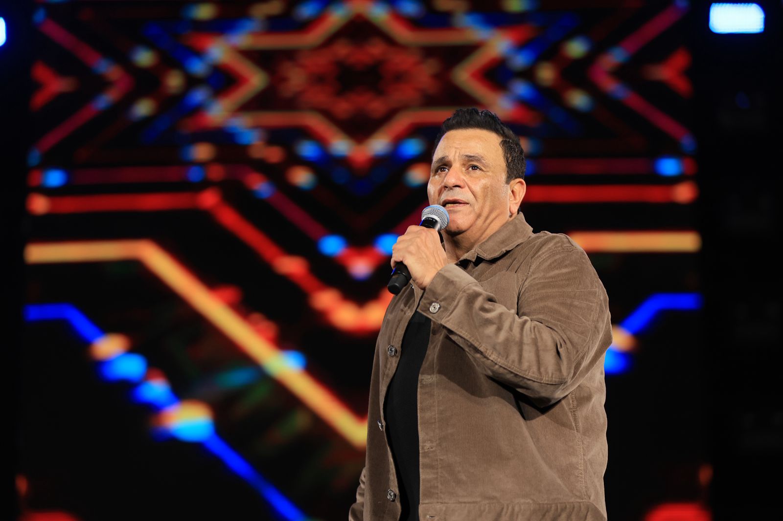 فؤش وحميد وإيهاب وهشام يشعلوا شتاء مدينتي بحضور جماهيري كبير 3 1763227661 878 فؤش وحميد وإيهاب وهشام يشعلوا شتاء مدينتي بحضور جماهيري كبير