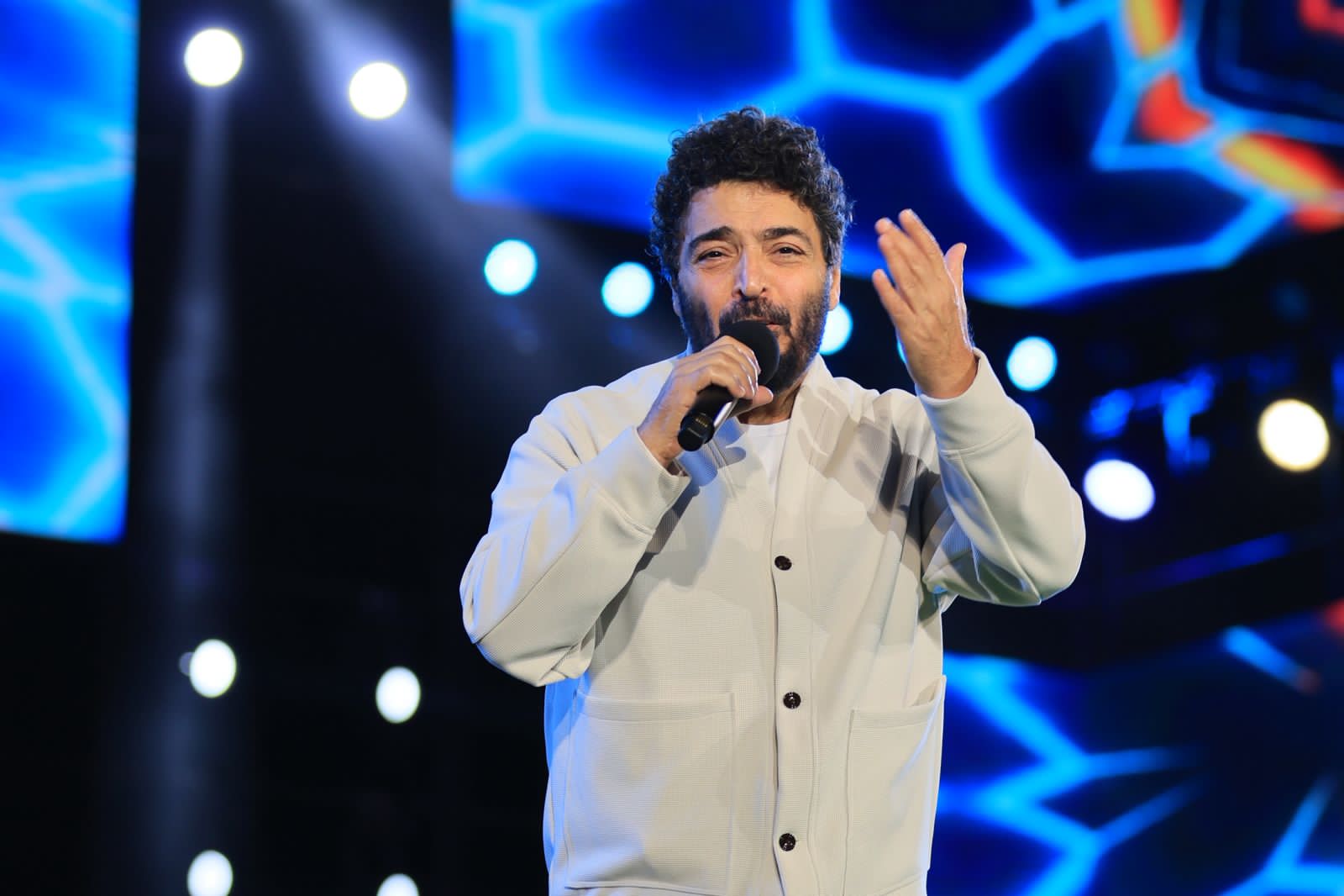 فؤش وحميد وإيهاب وهشام يشعلوا شتاء مدينتي بحضور جماهيري كبير 29 1763227662 250 فؤش وحميد وإيهاب وهشام يشعلوا شتاء مدينتي بحضور جماهيري كبير