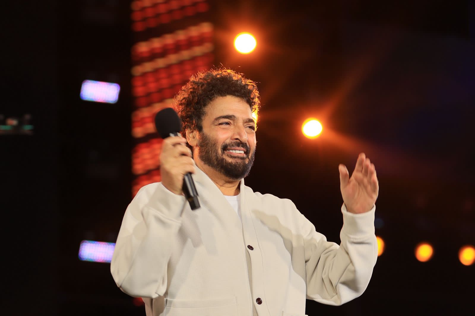 فؤش وحميد وإيهاب وهشام يشعلوا شتاء مدينتي بحضور جماهيري كبير 19 1763227662 39 فؤش وحميد وإيهاب وهشام يشعلوا شتاء مدينتي بحضور جماهيري كبير