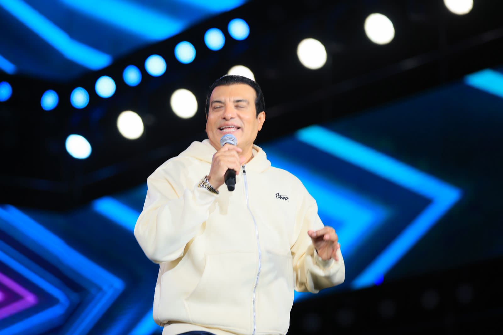 فؤش وحميد وإيهاب وهشام يشعلوا شتاء مدينتي بحضور جماهيري كبير 26 1763227662 747 فؤش وحميد وإيهاب وهشام يشعلوا شتاء مدينتي بحضور جماهيري كبير