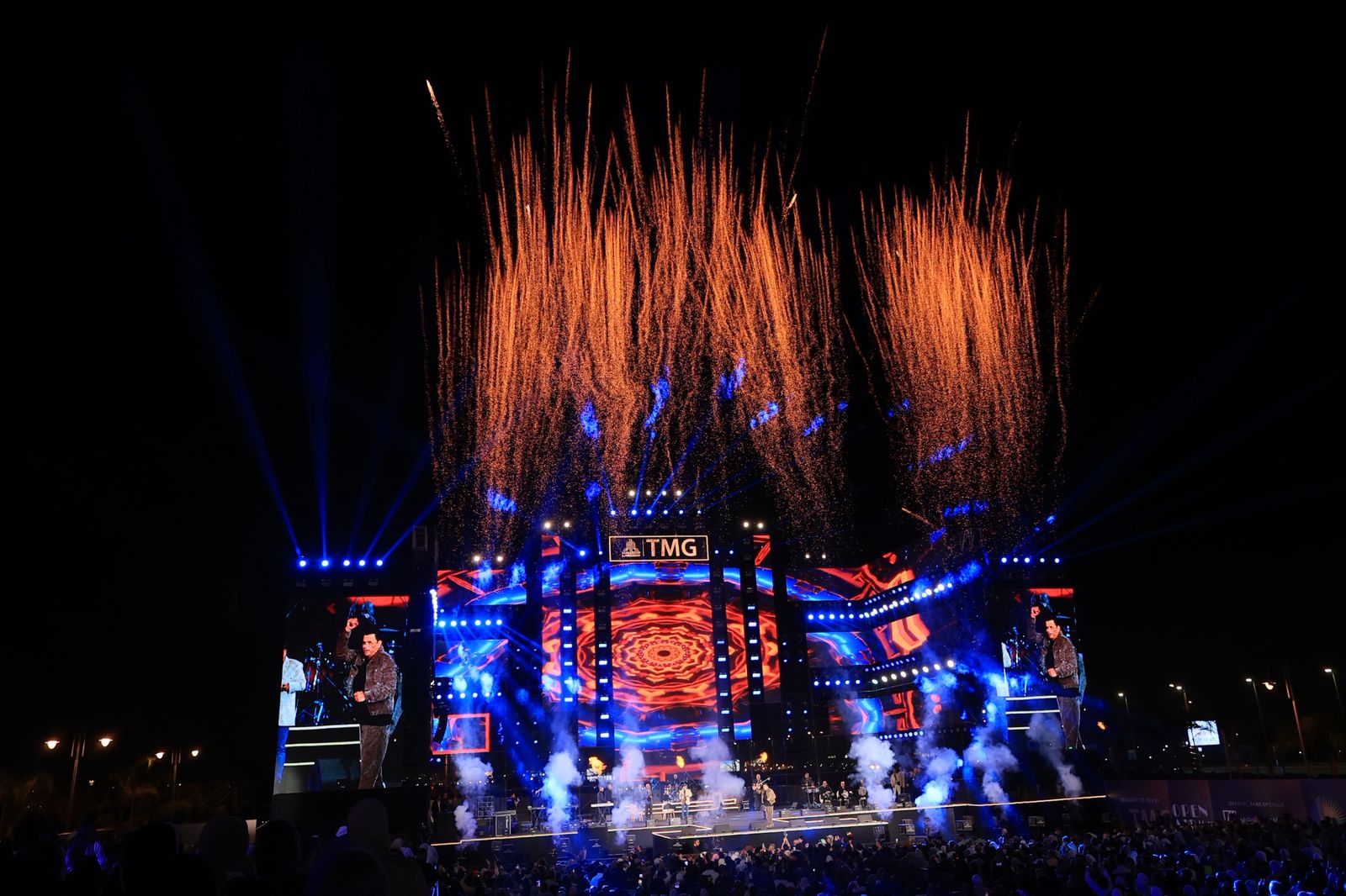 فؤش وحميد وإيهاب وهشام يشعلوا شتاء مدينتي بحضور جماهيري كبير 16 1763227662 844 فؤش وحميد وإيهاب وهشام يشعلوا شتاء مدينتي بحضور جماهيري كبير