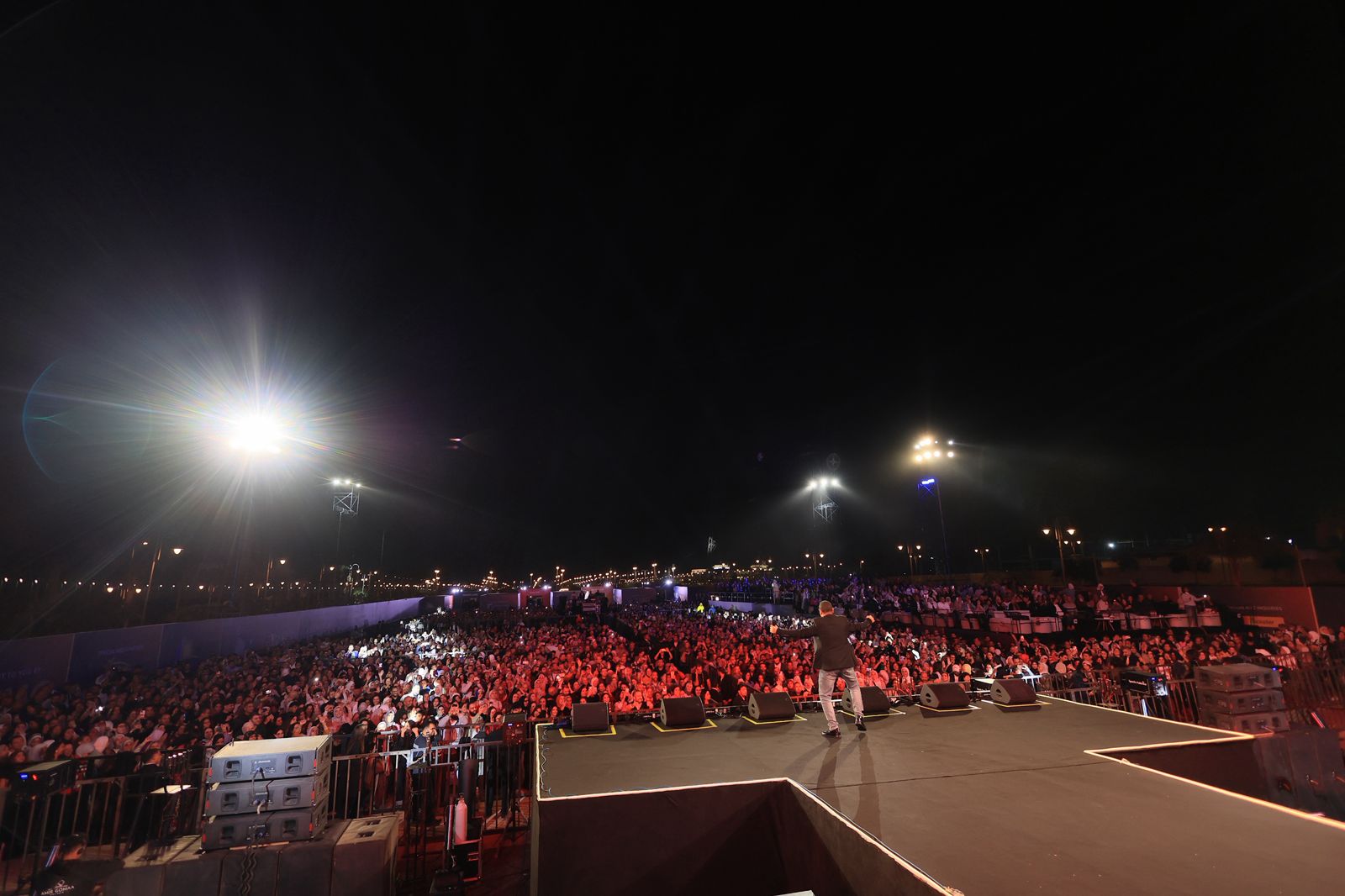 فؤش وحميد وإيهاب وهشام يشعلوا شتاء مدينتي بحضور جماهيري كبير 14 1763227662 875 فؤش وحميد وإيهاب وهشام يشعلوا شتاء مدينتي بحضور جماهيري كبير