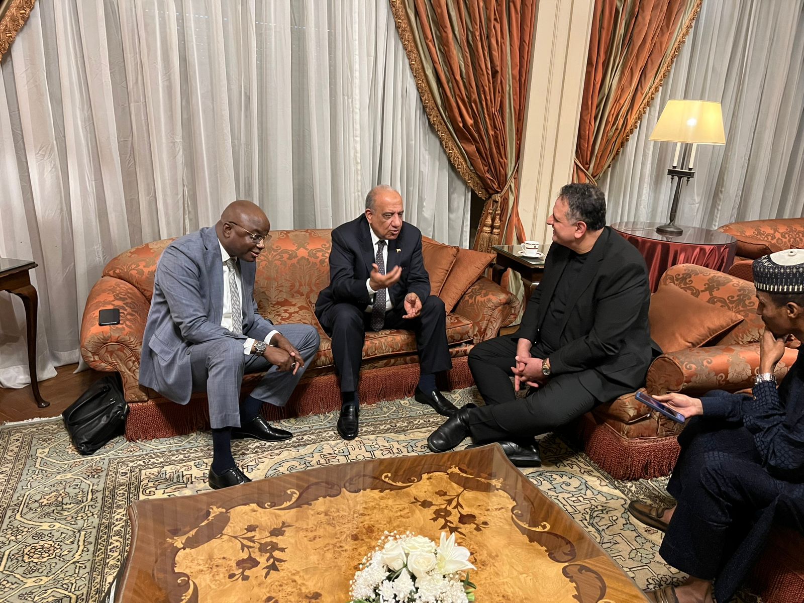 وزير الكهرباء يتكلم مع وزير الكهرباء التشادي عن تطوير التدريب وتبادل الخبرات 3 1763376375 246 وزير الكهرباء يتكلم مع وزير الكهرباء التشادي عن تطوير التدريب