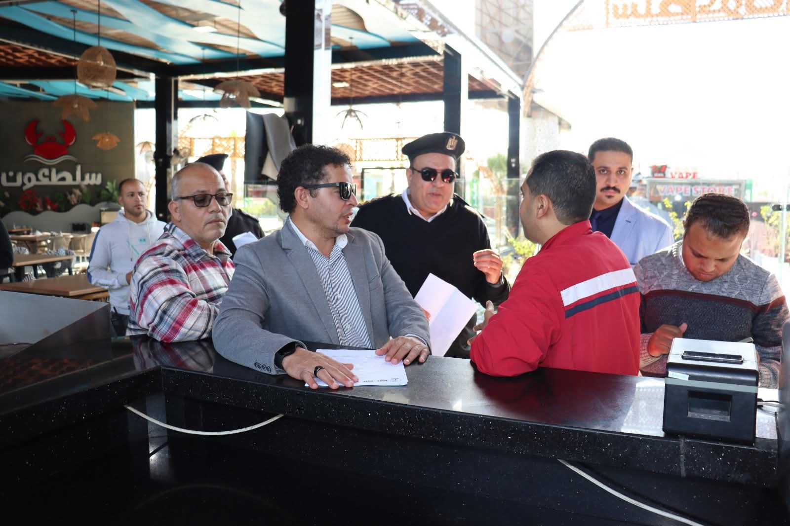 جهاز الشيخ زايد يقفل 15 محل تجاري مخالف في الممشى السياحي 3 1763489661 565 جهاز الشيخ زايد يقفل 15 محل تجاري مخالف في الممشى