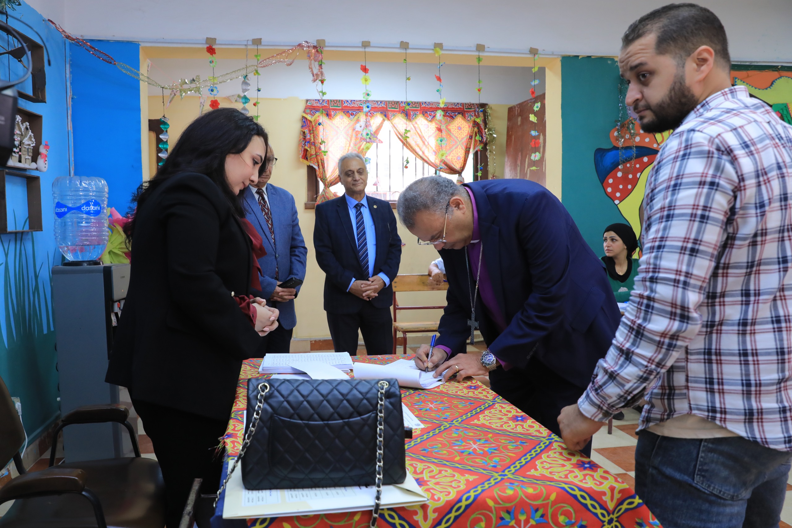 رئيس الطائفة الإنجيلية في مصر يشارك بصوته في انتخابات النواب: المشاركة واجب وبتساعد على استقرار المجتمع 3 1763974720 461 رئيس الطائفة الإنجيلية في مصر يشارك بصوته في انتخابات النواب