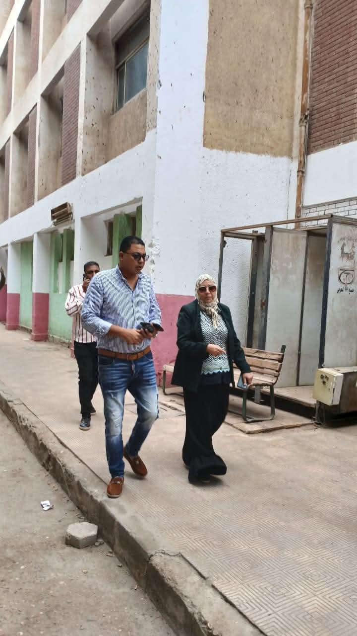 رئيس حي طرة تتفقد اللجان الانتخابية وتأكد إن العملية ماشية بهدوء 5 لجان الاقتراع