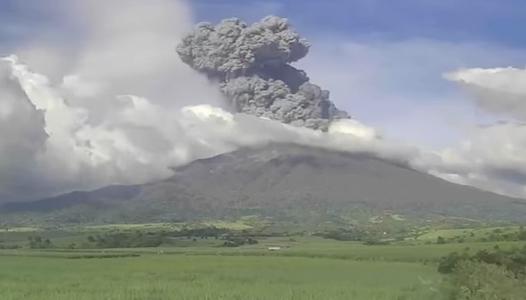 بركان في إثيوبيا بيقوم بعد آلاف السنين وأعمدة الرماد وصلت لـ 15 كيلومتر.. شوف الفيديو 5 1764001324 153 بركان في إثيوبيا بيقوم بعد آلاف السنين وأعمدة الرماد وصلت