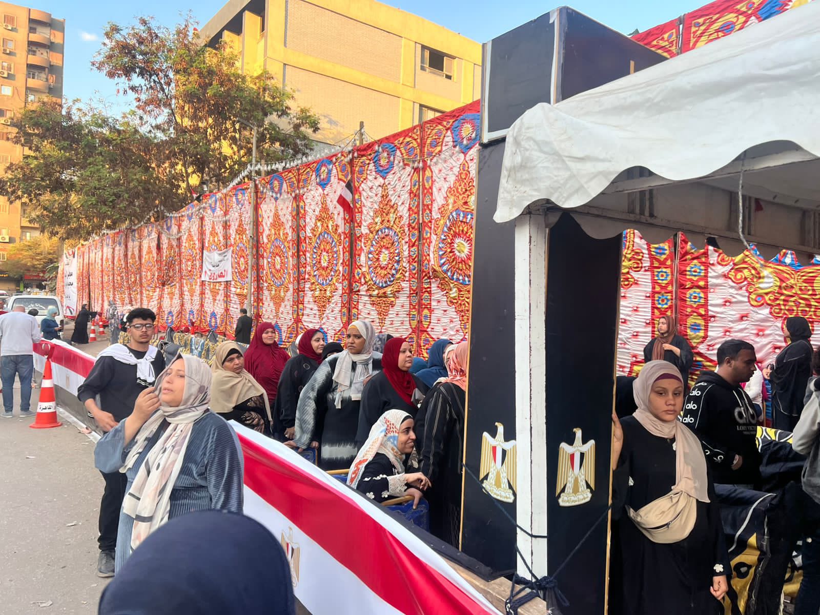 الناس بتتوافد بكثافة على لجان دار السلام لليوم التاني من الانتخابات 4 لجان الاقتراع