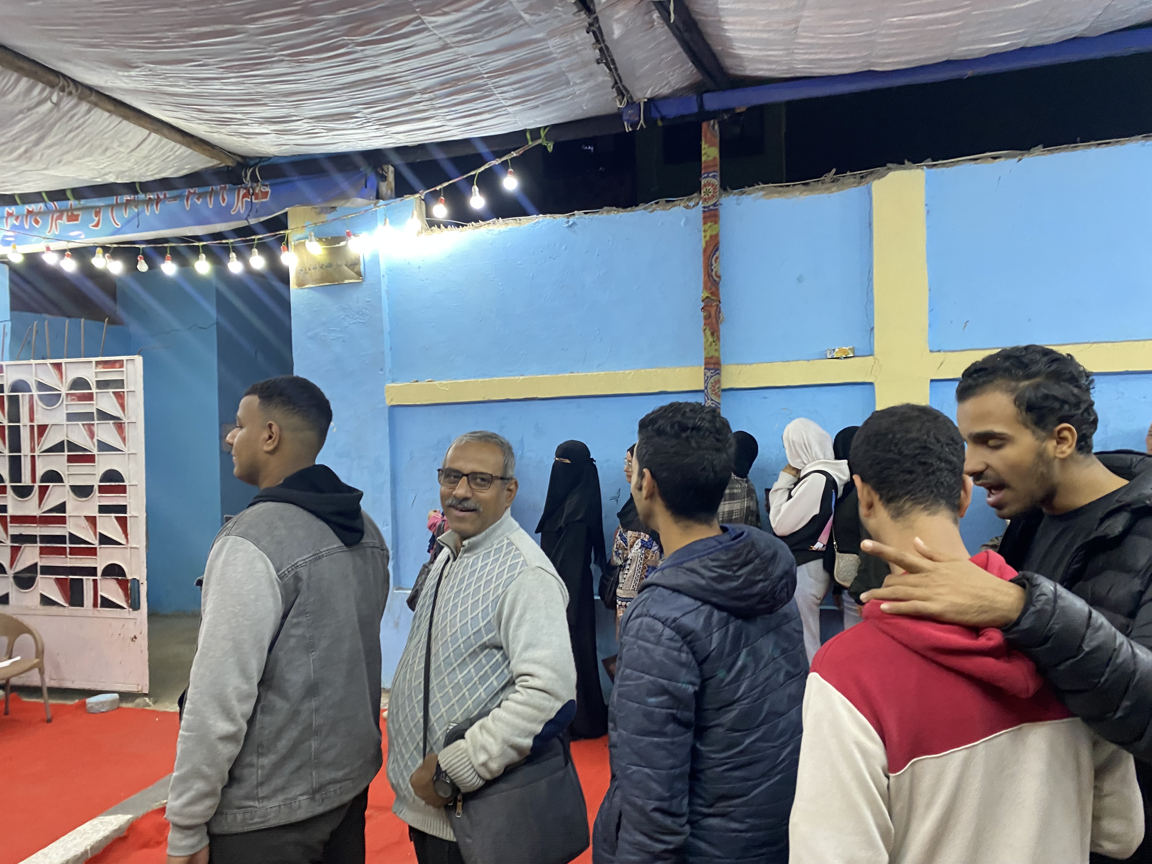 الناخبين لسه بيجوا في انتخابات النواب بمصر القديمة والمنيل.. صور 5 1764095611 375 الناخبين لسه بيجوا في انتخابات النواب بمصر القديمة والمنيل صور