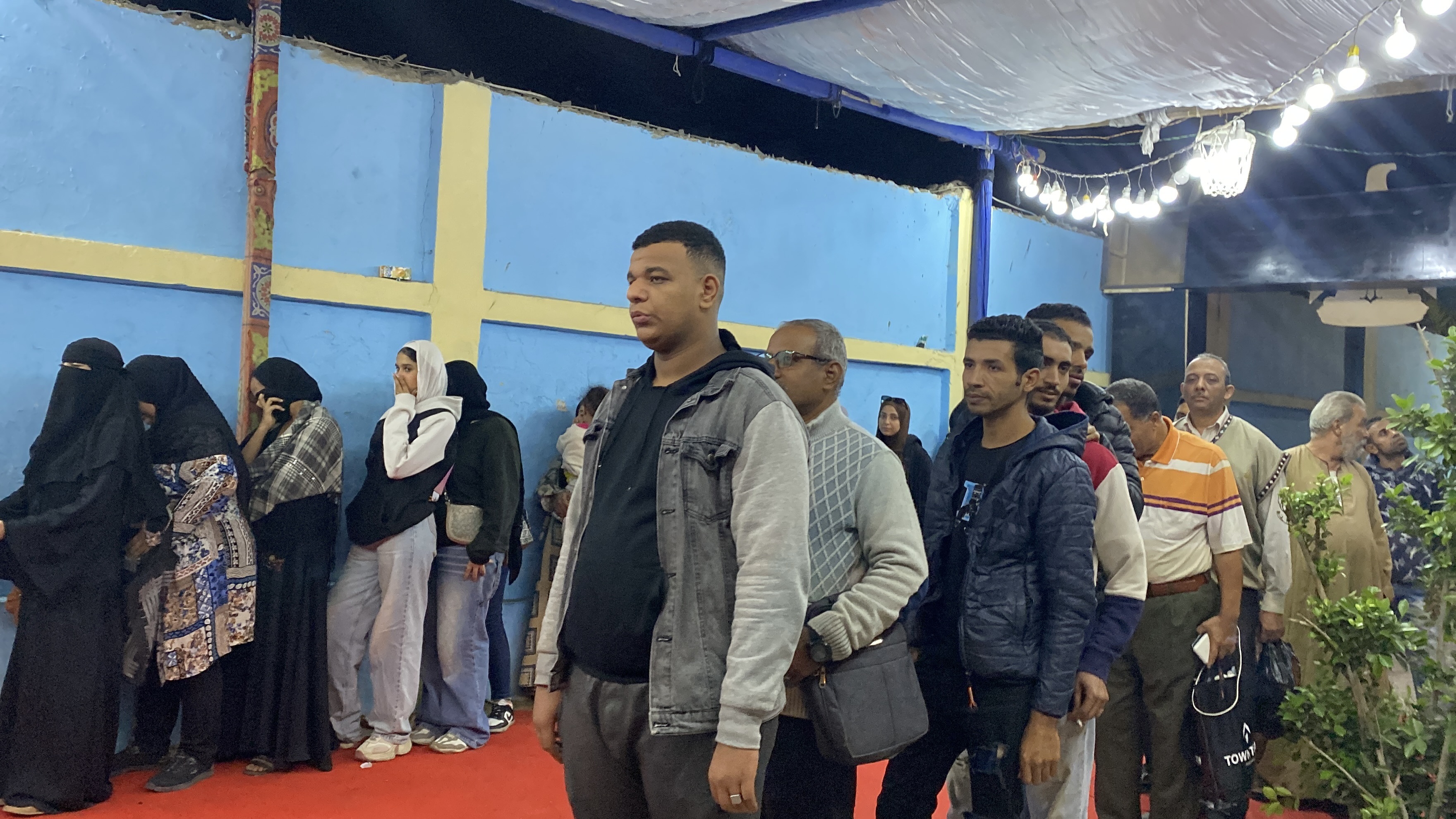 الناخبين لسه بيجوا في انتخابات النواب بمصر القديمة والمنيل.. صور 3 1764095611 797 الناخبين لسه بيجوا في انتخابات النواب بمصر القديمة والمنيل صور