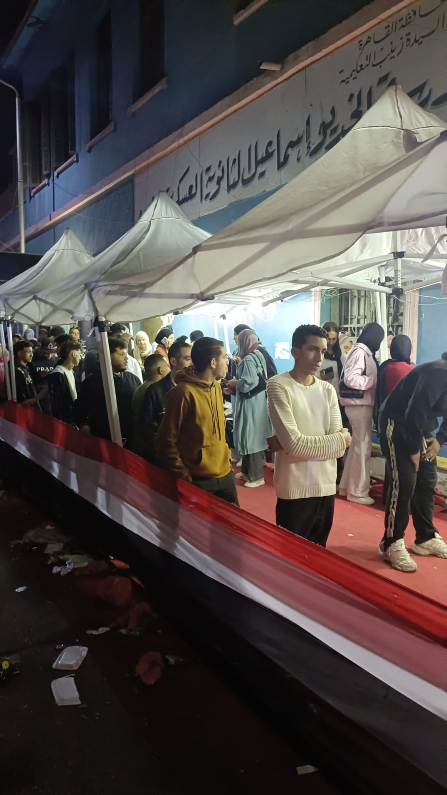 شباب مصر في الطوابير أمام لجان وسط البلد على أنغام الأغاني الوطنية خلال انتخابات مجلس النواب 7 1764096949 154 شباب مصر في الطوابير أمام لجان وسط البلد على أنغام