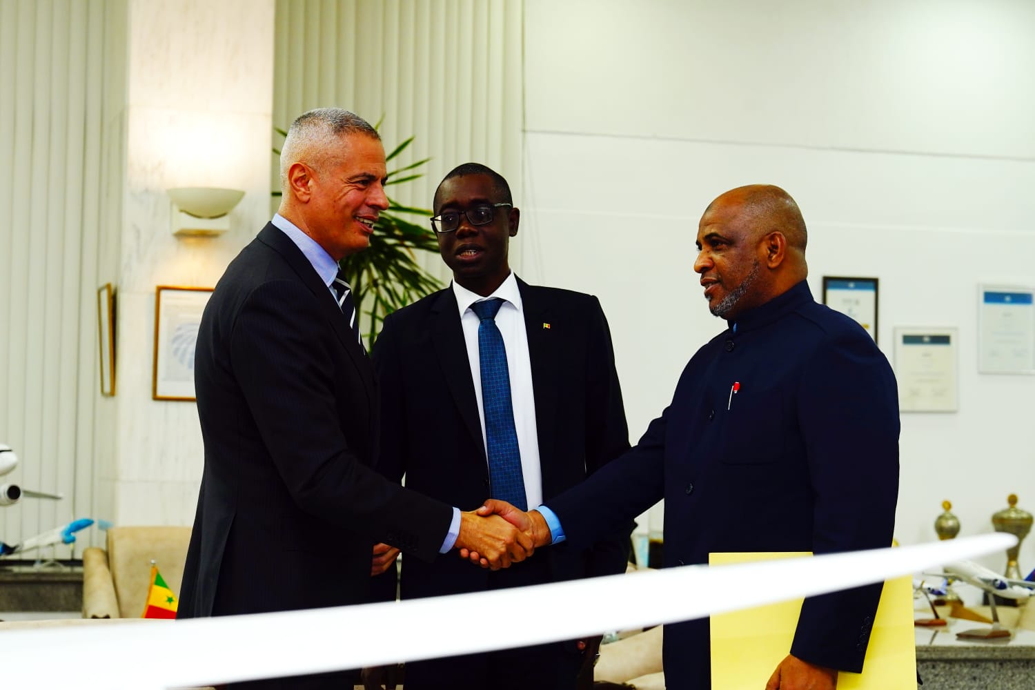 رئيس مصر للطيران قابل سفير السنغال في القاهرة 3 مصر للطيران