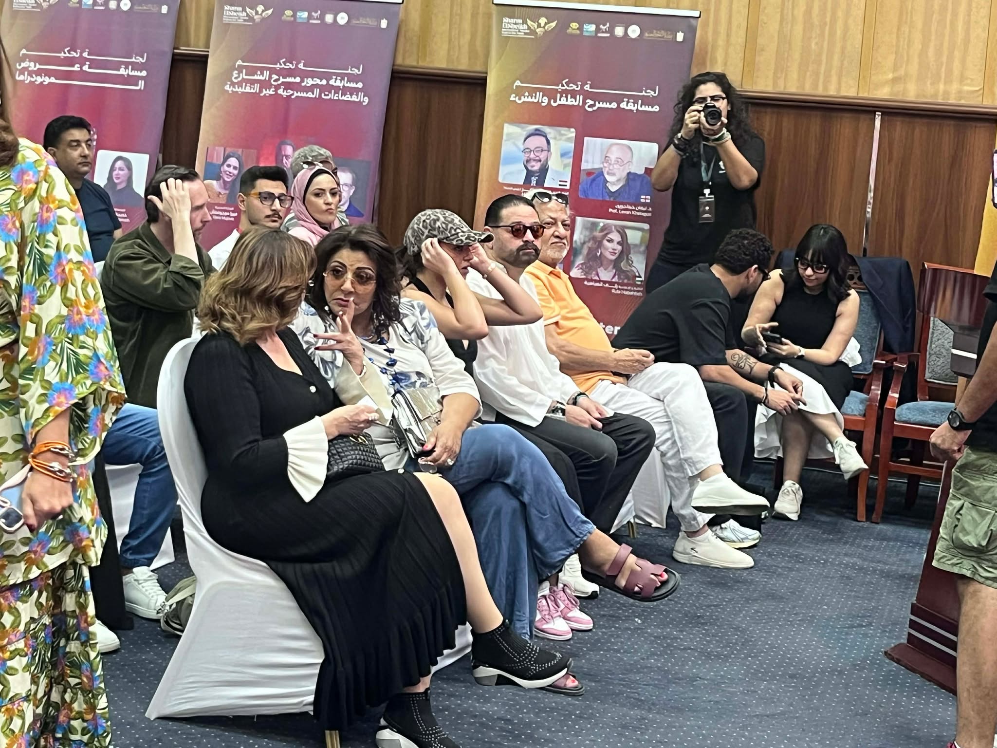 زوجة هاني رمزي تحضر ندوة تكريمه في مهرجان شرم الشيخ للمسرح 4 1764423339 651 زوجة هاني رمزي تحضر ندوة تكريمه في مهرجان شرم الشيخ