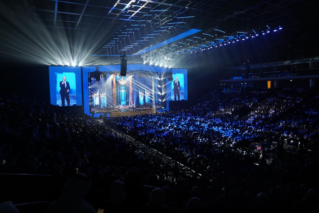 تامر عاشور يبدع في ليلة مميزة على مسرح أرينا بالكويت 5 1764448181 324 تامر عاشور يبدع في ليلة مميزة على مسرح أرينا بالكويت