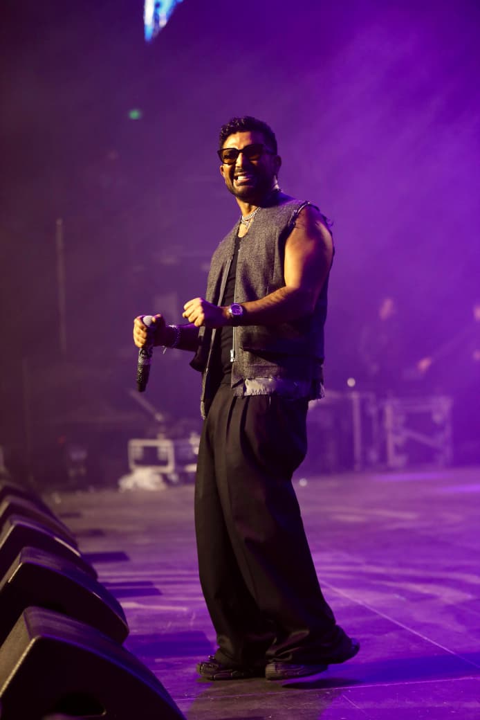 أحمد سعد يخلي الجمهور متحمس في حفلة باريس 2 أحمد سعد يخلي الجمهور متحمس في حفلة باريس