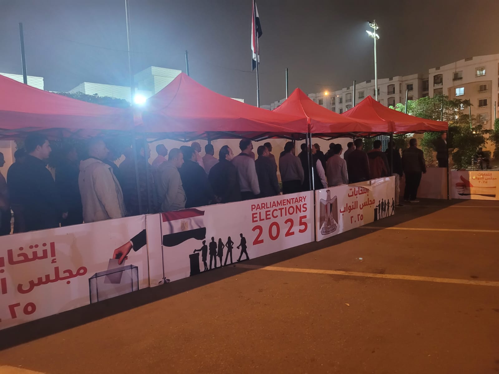 الناخبين لسه بيتوافدوا على لجنة المدرسة البريطانية في الرحاب 2 الناخبين لسه بيتوافدوا على لجنة المدرسة البريطانية في الرحاب