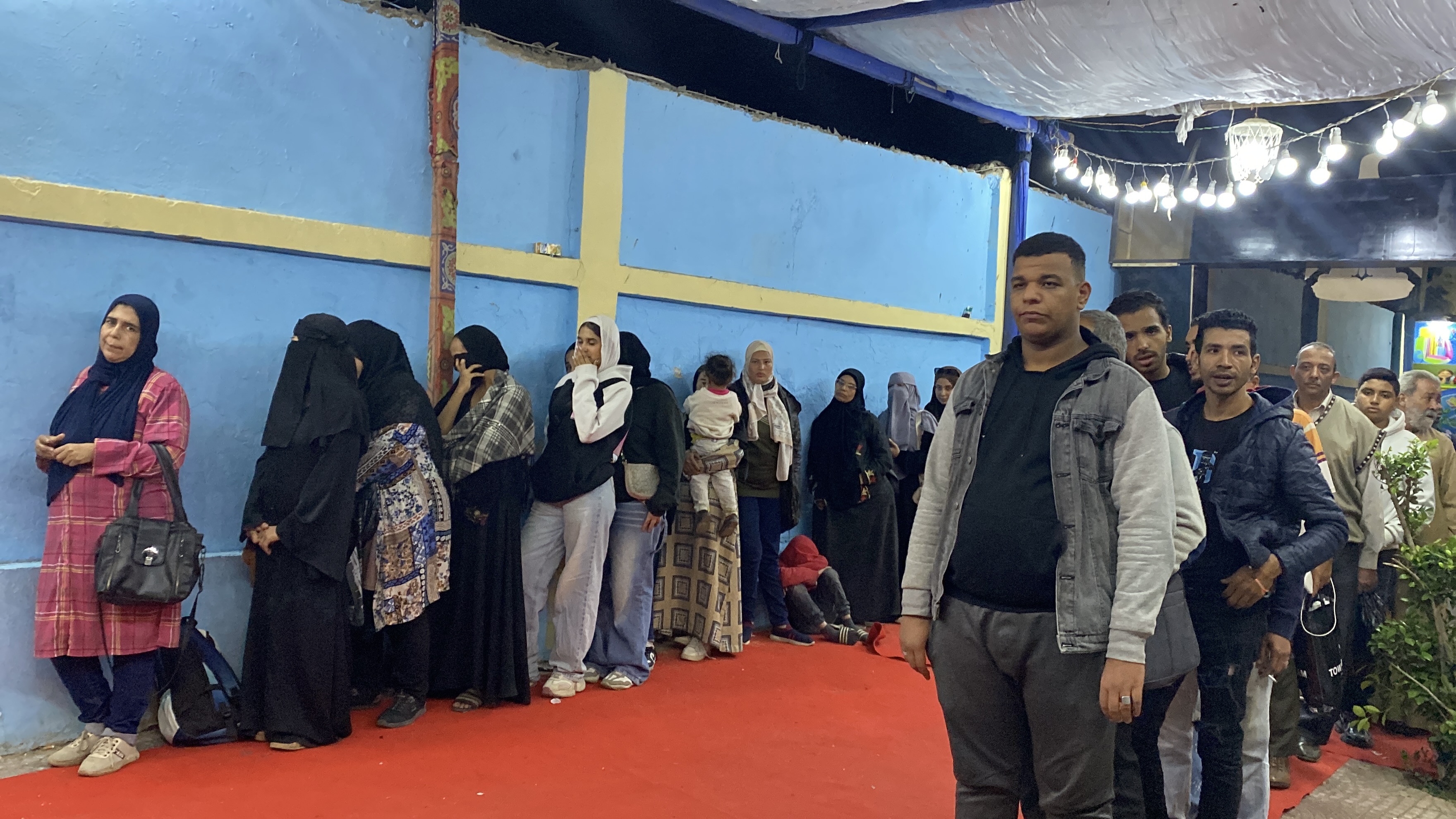 الناخبين لسه بيجوا في انتخابات النواب بمصر القديمة والمنيل.. صور 2 الناخبين لسه بيجوا في انتخابات النواب بمصر القديمة والمنيل صور