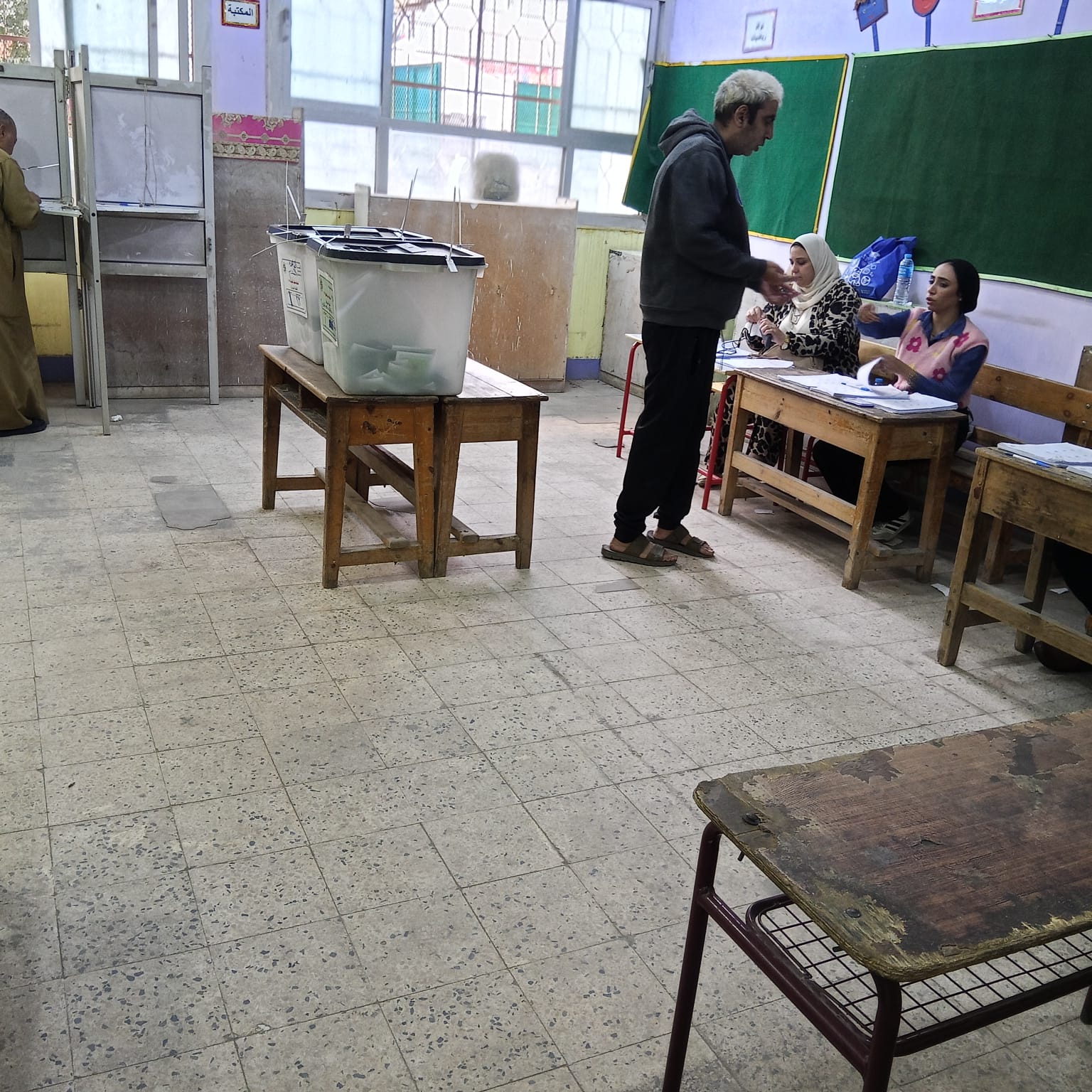 الناس بتتوافد بكثافة على لجان دار السلام لليوم التاني من الانتخابات 2 انتخابات مجلس النواب