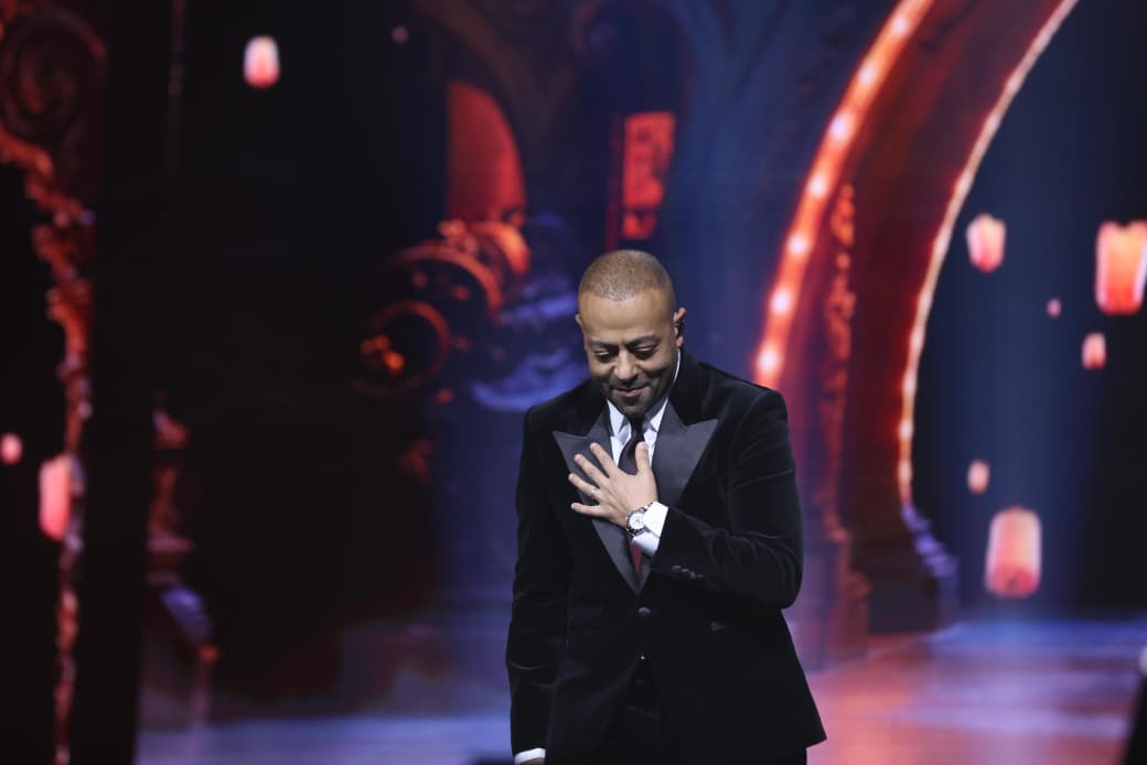 تامر عاشور يبدع في ليلة مميزة على مسرح أرينا بالكويت 2 تامر عاشور يبدع في ليلة مميزة على مسرح أرينا بالكويت