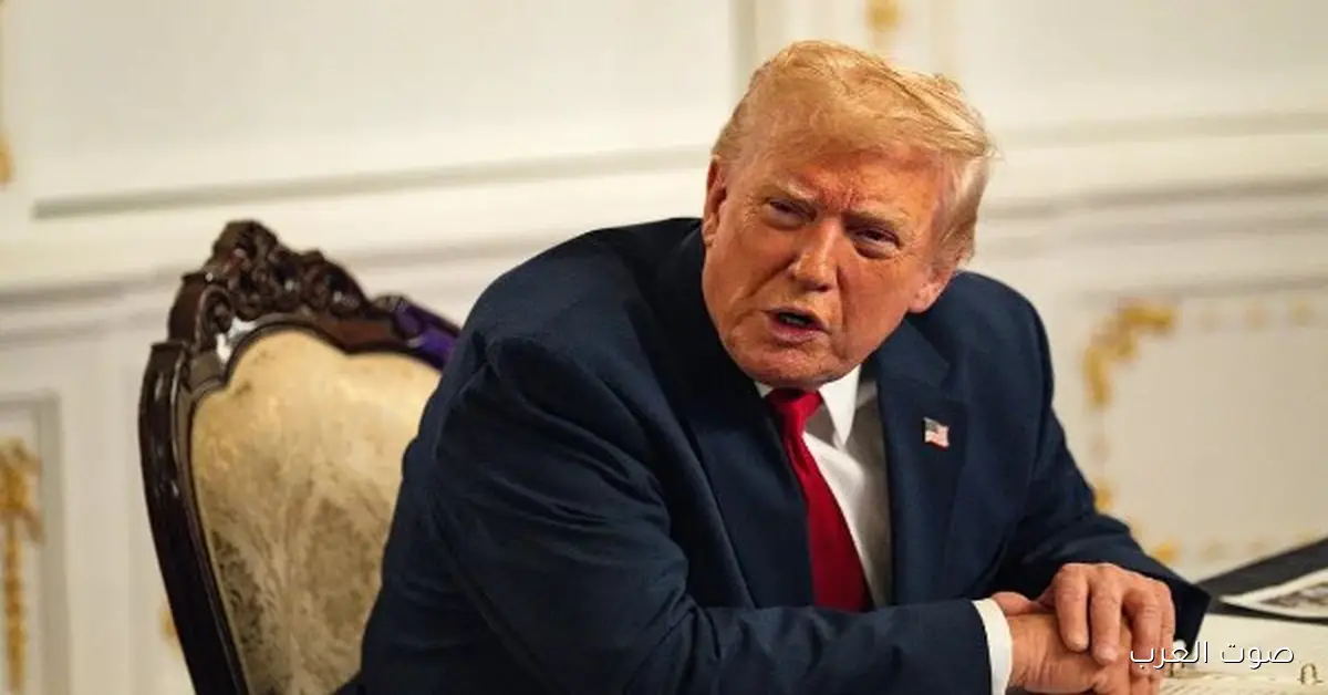 ترامب يثور على صحفية بعد حادثة في البيت الأبيض ويسألها: “أنتِ غبية؟”