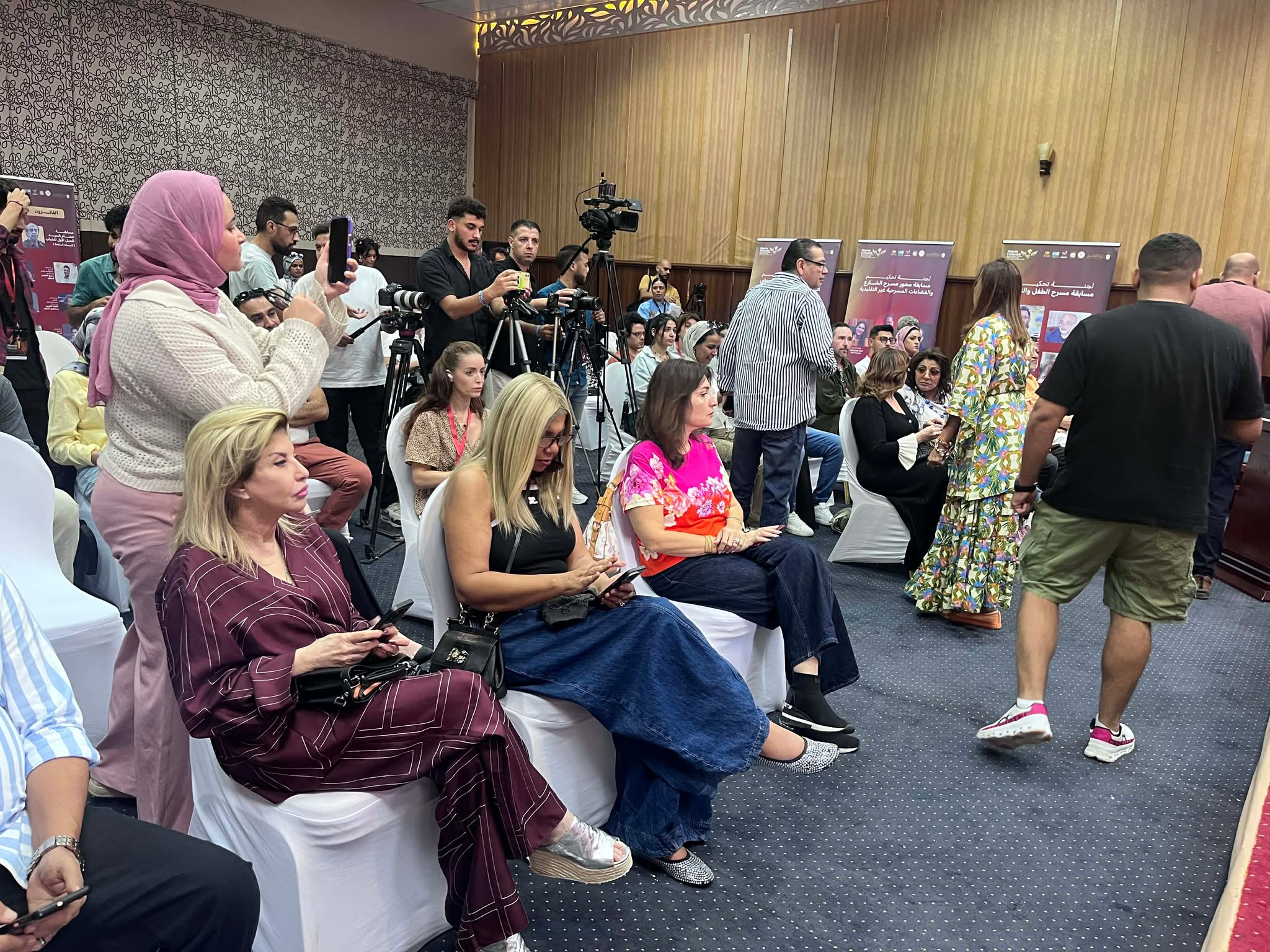 زوجة هاني رمزي تحضر ندوة تكريمه في مهرجان شرم الشيخ للمسرح 2 زوجة هاني رمزي تحضر ندوة تكريمه في مهرجان شرم الشيخ