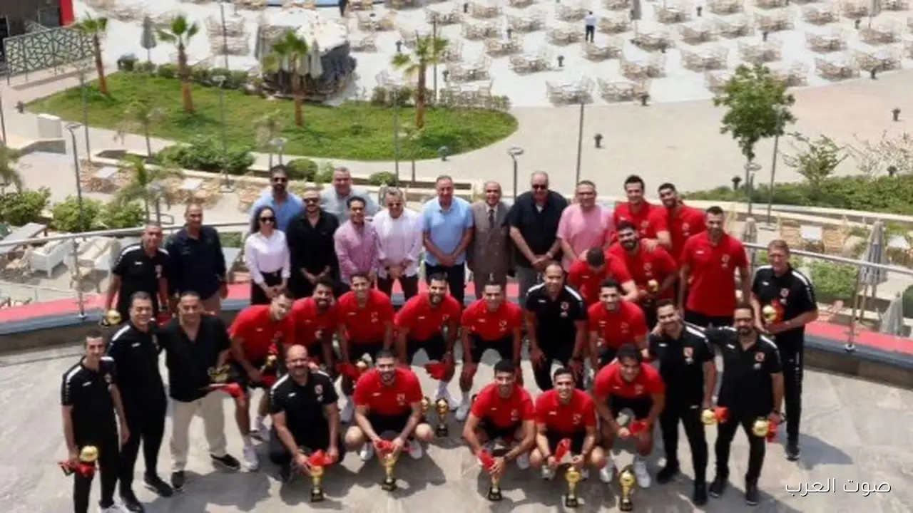 غزاوى يجتمع مع رجال اليد قبل نهائي السوبر المصري في الإمارات