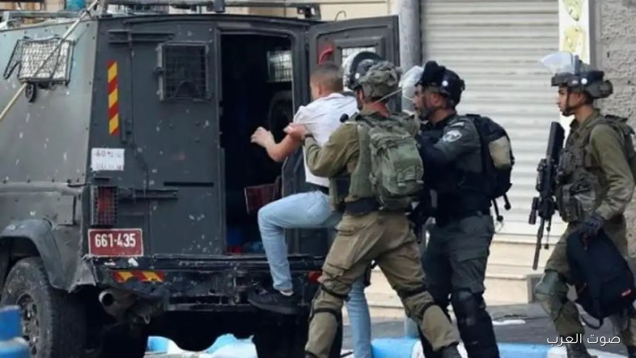 قوات الاحتلال الإسرائيلي تصيب شاب فلسطيني بالرصاص وتعتقله جنوب الخليل
