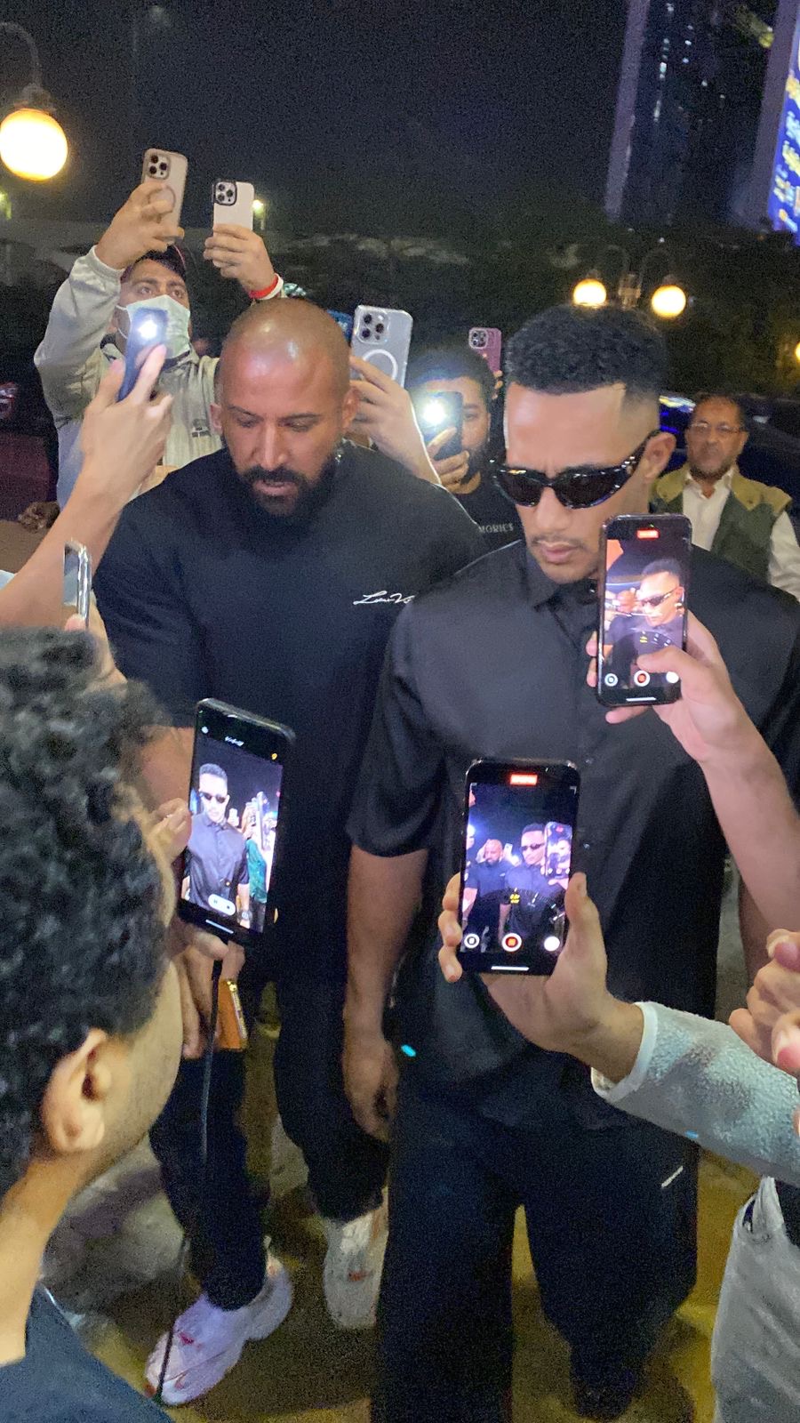 محمد رمضان يعزي في السيناريست أحمد عبد الله رغم حزنه على والده 2 محمد رمضان يعزي في السيناريست أحمد عبد الله رغم حزنه