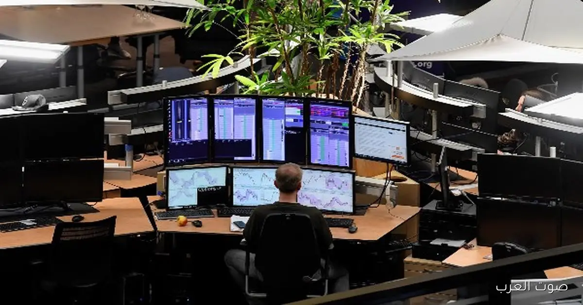 ناسداك نزل أكتر من 2% وداو جونز خسر حوالي 380 نقطة في نهاية اليوم