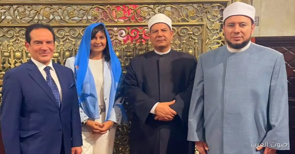 نبيلة مكرم تنشر صور من زيارتها لجامع السيد البدوي وتقول: مصر المحبة