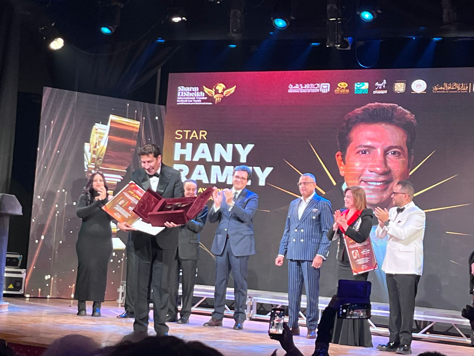 هاني رمزي يهدي تكريمه في شرم الشيخ لوالدته بكلمات مؤثرة 2 هاني رمزي يهدي تكريمه في شرم الشيخ لوالدته بكلمات مؤثرة