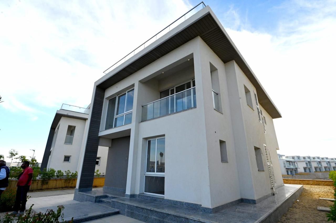 وزير الإسكان يزور برج LD08 في الأبراج الشاطئية وكومبوند "مزارين" بمدينة العلمين الجديدة 2 مشروع العلمين