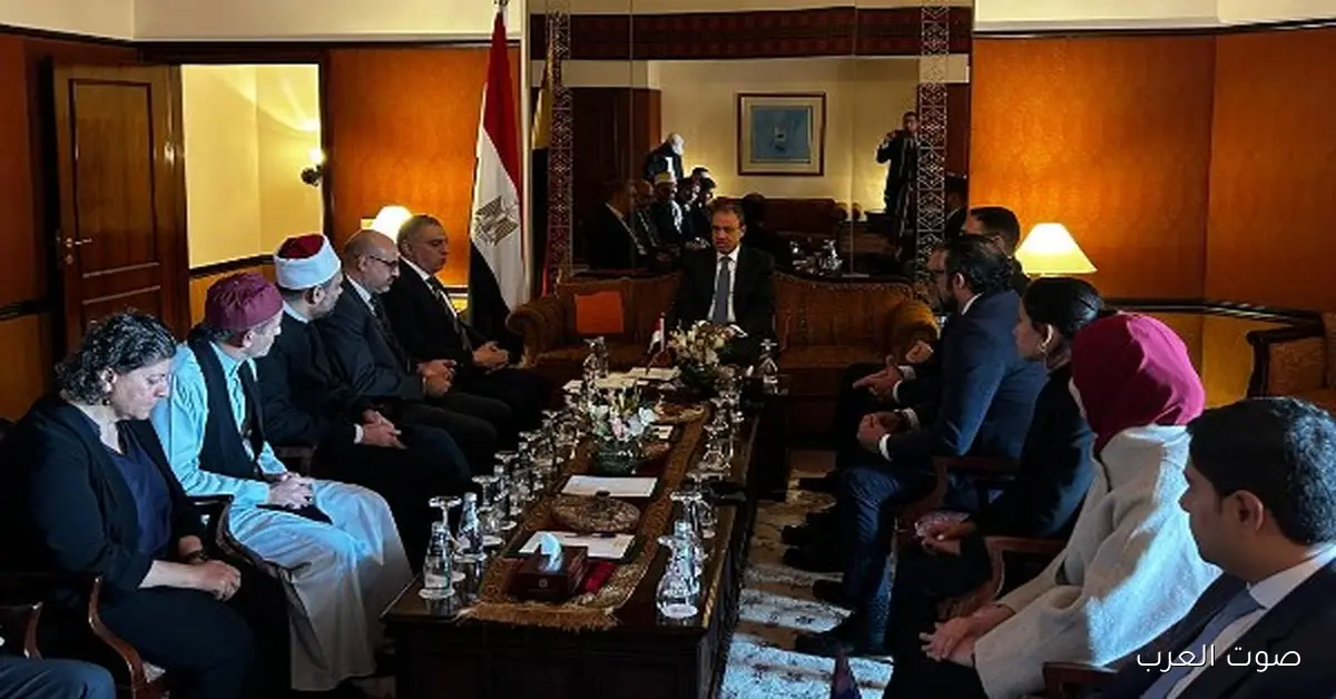 وزير الخارجية يقابل المصريين المقيمين في إسلام آباد