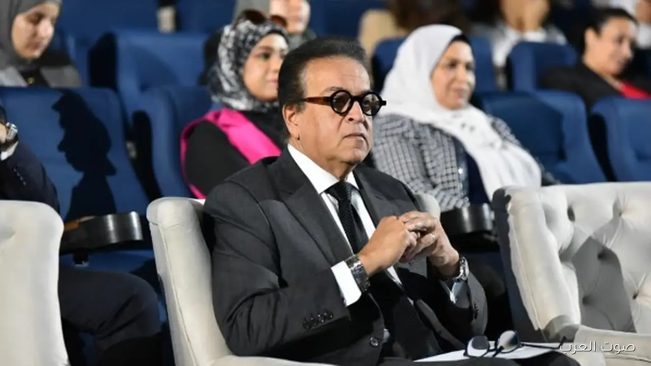 وزير الصحة يحضر جلسة حوار عن تمكين الأفراد والتنمية البشرية