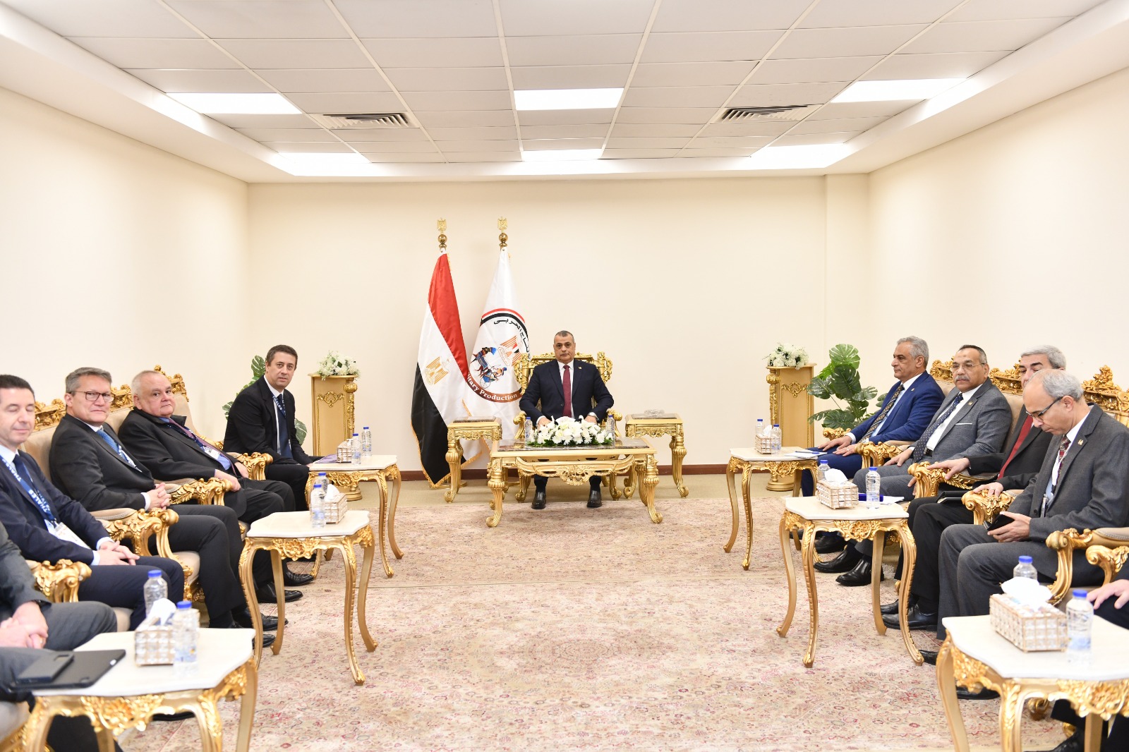 وزير الإنتاج الحربي يفتح مجالات تعاون جديدة مع فرنسا وكوريا في معرض EDEX 2025 6 1764686185 28 وزير الإنتاج الحربي يفتح مجالات تعاون جديدة مع فرنسا وكوريا